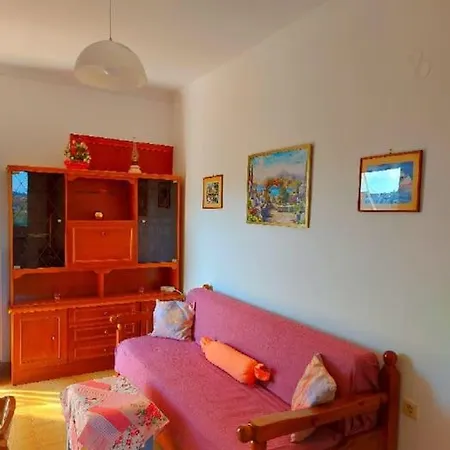 Lotus 5 Apartment